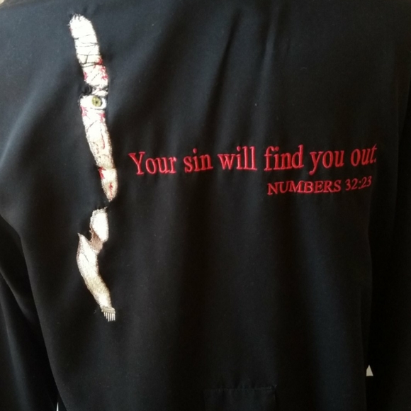 Suite Repose plush black robe from the feature film The Number 23 - Picture 3 of 7